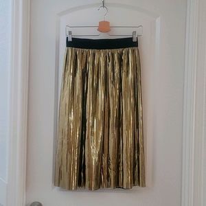 Gold metallic pleated skirt